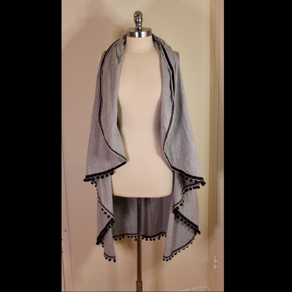 POMPOM Vest - Picture 1 of 3